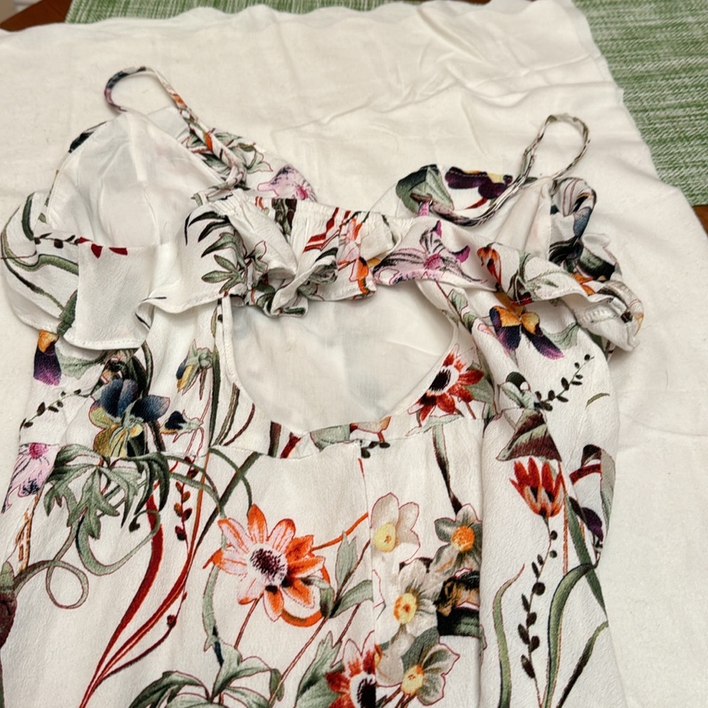 LULU.   Summer floral Dress w/ruffled neckline. Lined. VGUC . Size MED - Picture 11 of 14